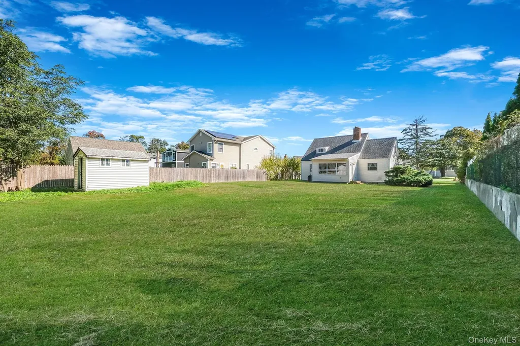 404 Vanderbilt Boulevard Oakdale NY 11769