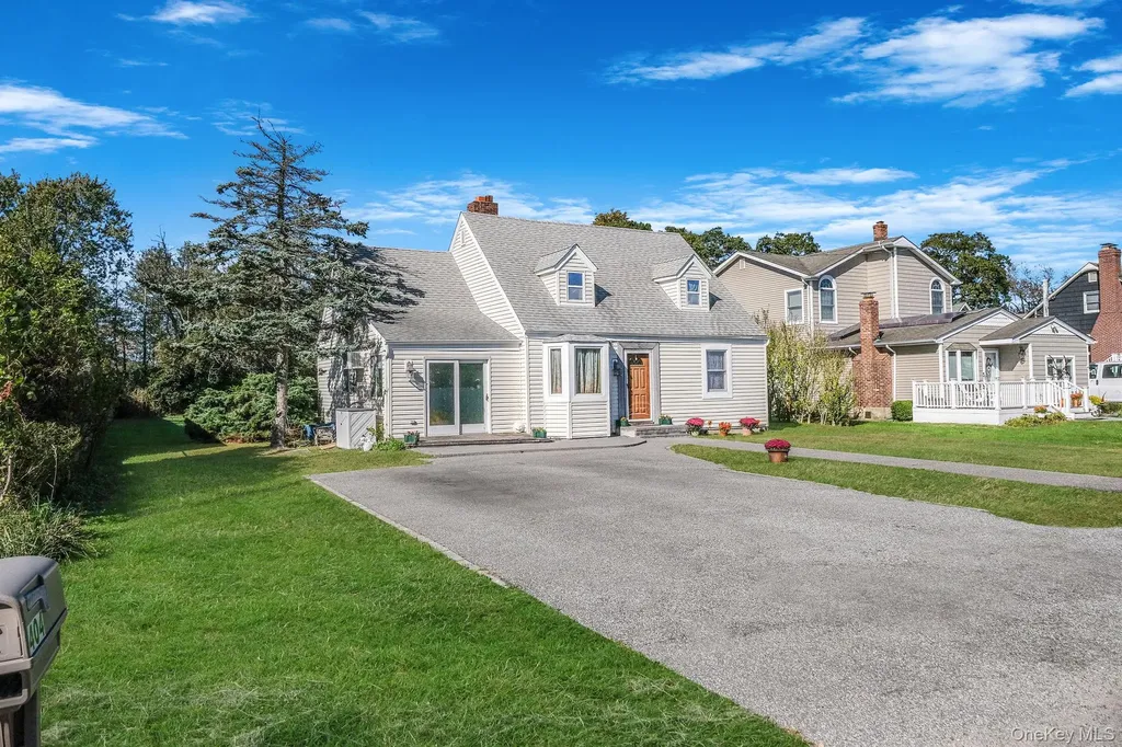 404 Vanderbilt Boulevard Oakdale NY 11769