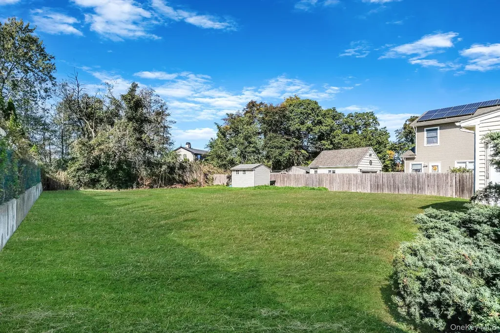 404 Vanderbilt Boulevard Oakdale NY 11769