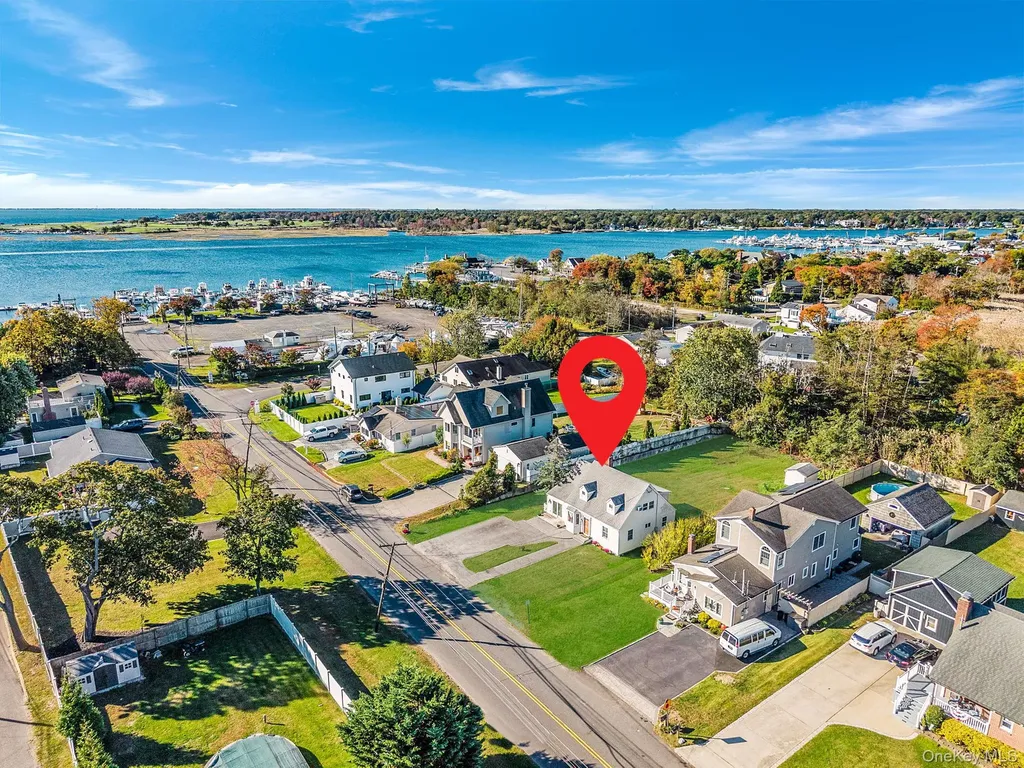 404 Vanderbilt Boulevard Oakdale NY 11769