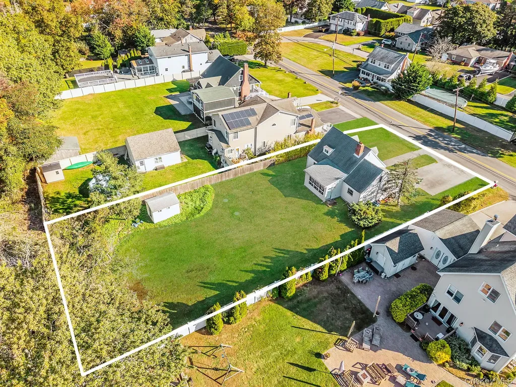 404 Vanderbilt Boulevard Oakdale NY 11769