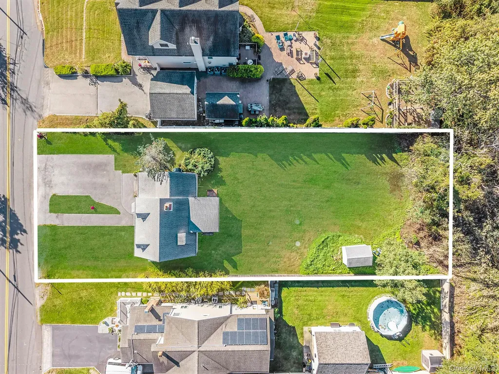 404 Vanderbilt Boulevard Oakdale NY 11769