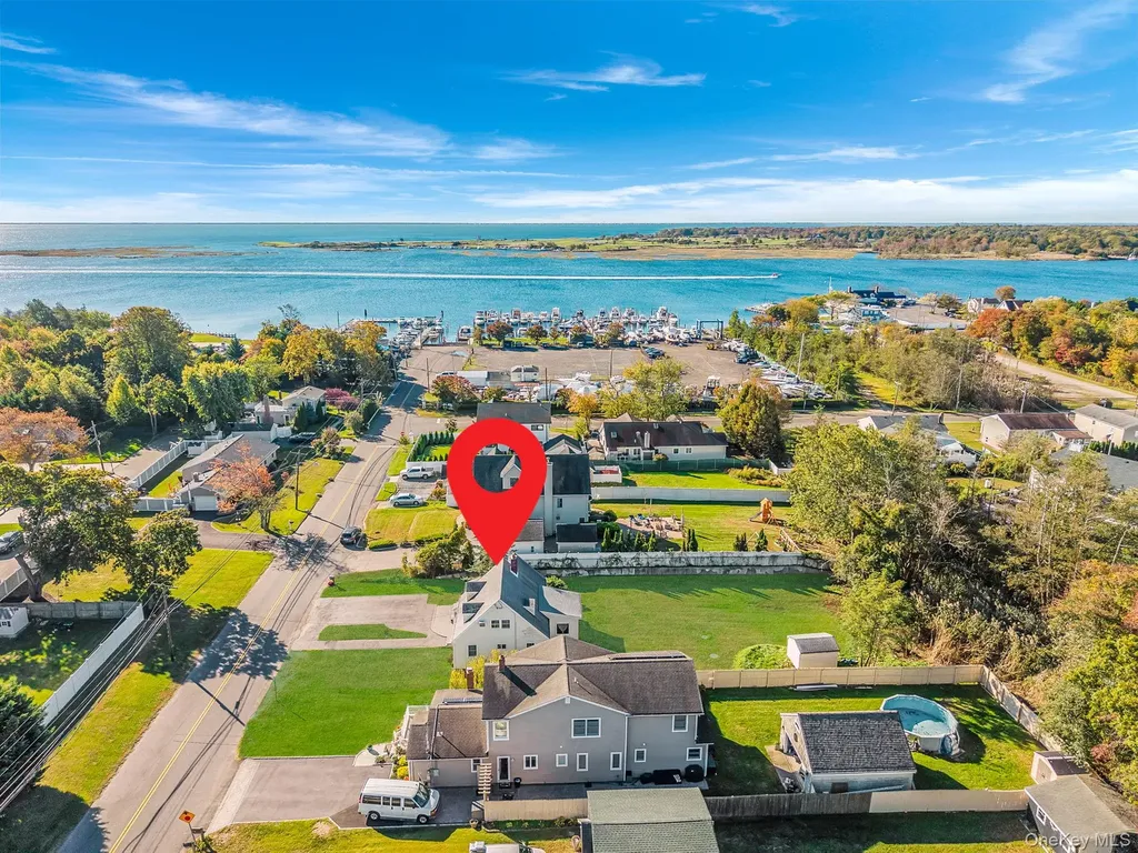 404 Vanderbilt Boulevard Oakdale NY 11769