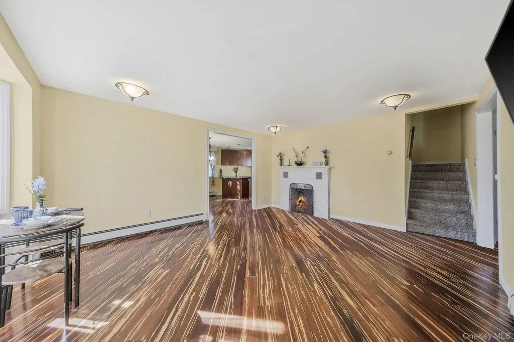 404 Vanderbilt Boulevard Oakdale NY 11769