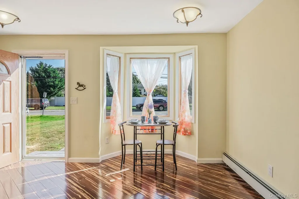 404 Vanderbilt Boulevard Oakdale NY 11769