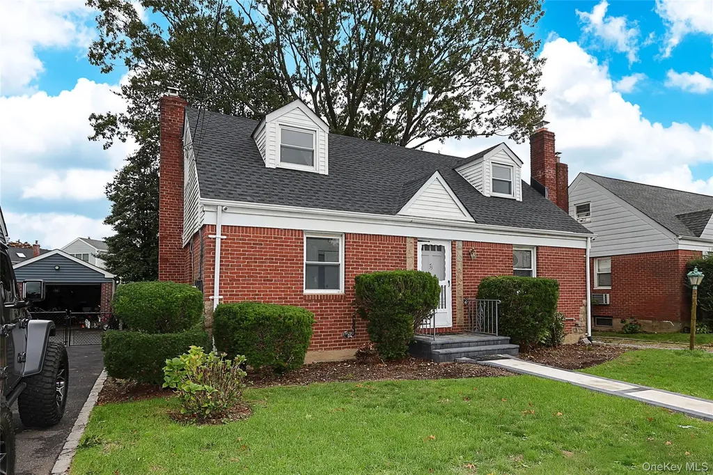 33 Cherry Lane Carle Place NY 11514