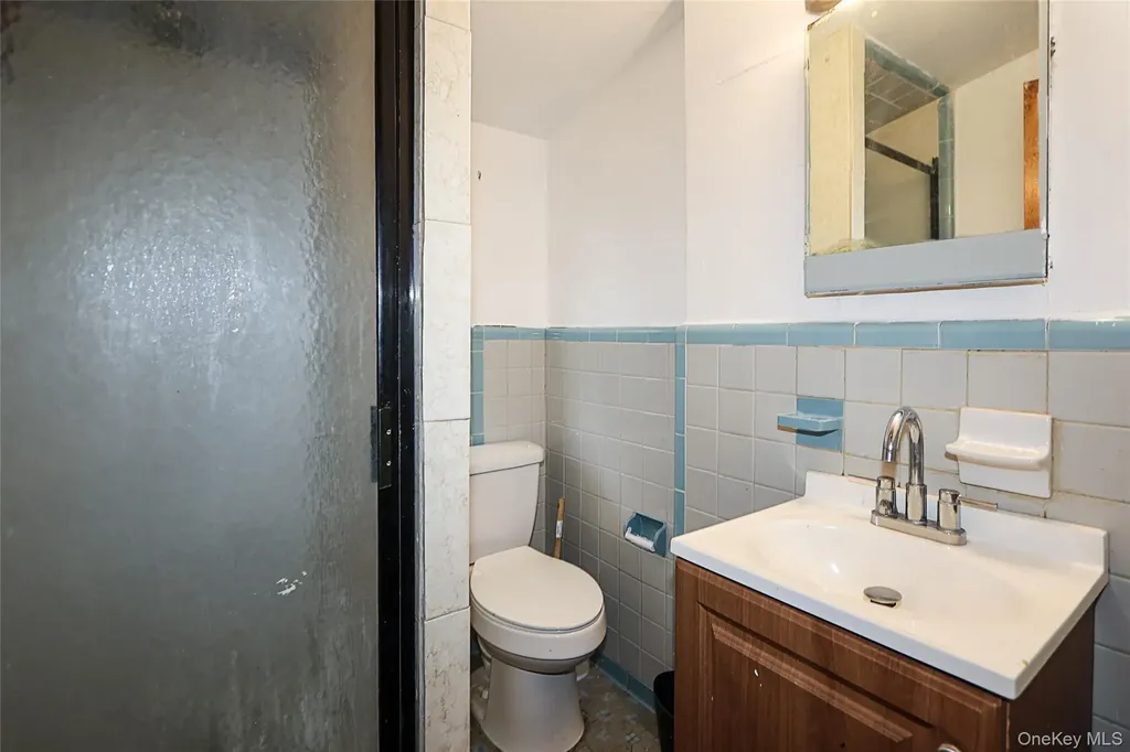 33 Cherry Lane Carle Place NY 11514