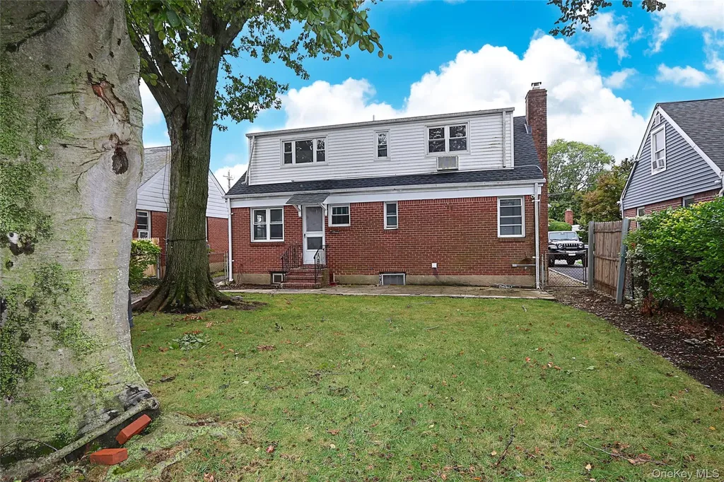 33 Cherry Lane Carle Place NY 11514