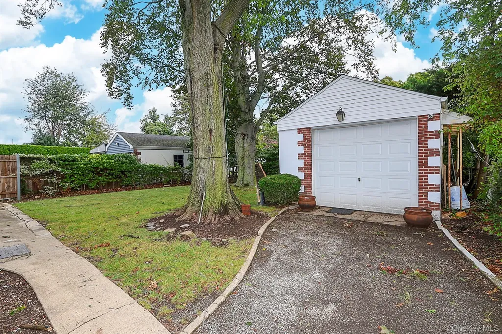 33 Cherry Lane Carle Place NY 11514