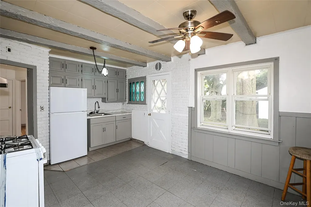 33 Cherry Lane Carle Place NY 11514