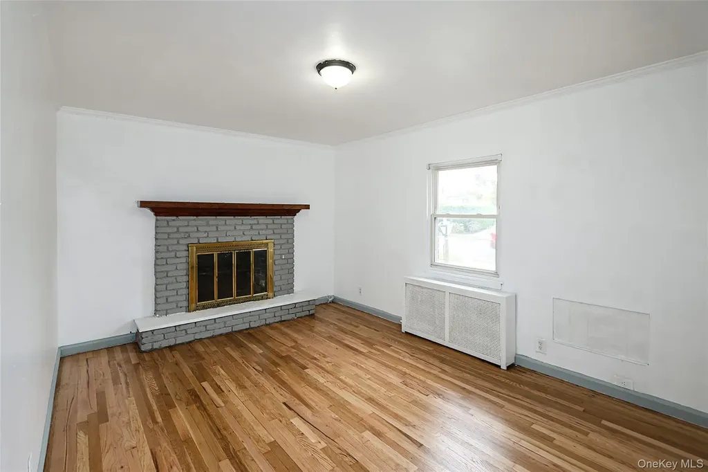 33 Cherry Lane Carle Place NY 11514