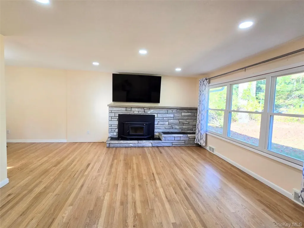 49 Colburn Drive Poughkeepsie NY 12603