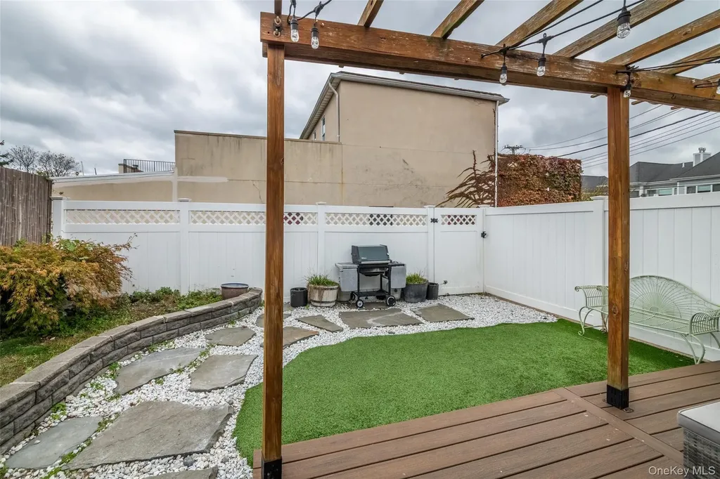 314 King Avenue Bronx NY 10464