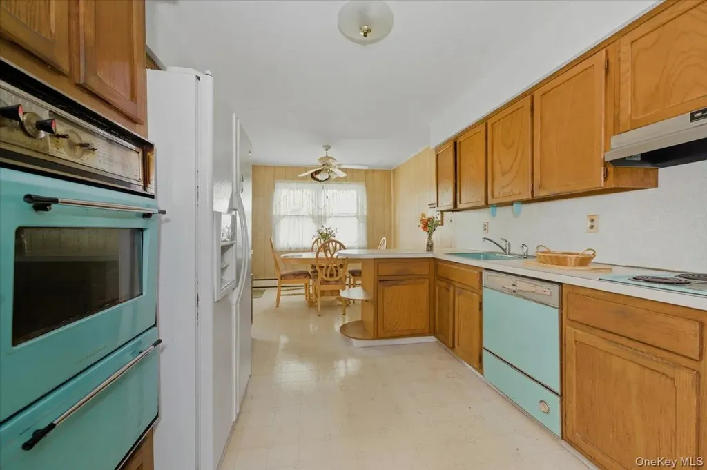 10 Gate Lane West Islip NY 11795