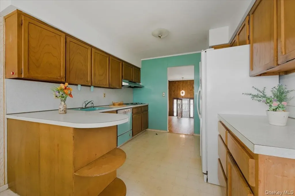 10 Gate Lane West Islip NY 11795
