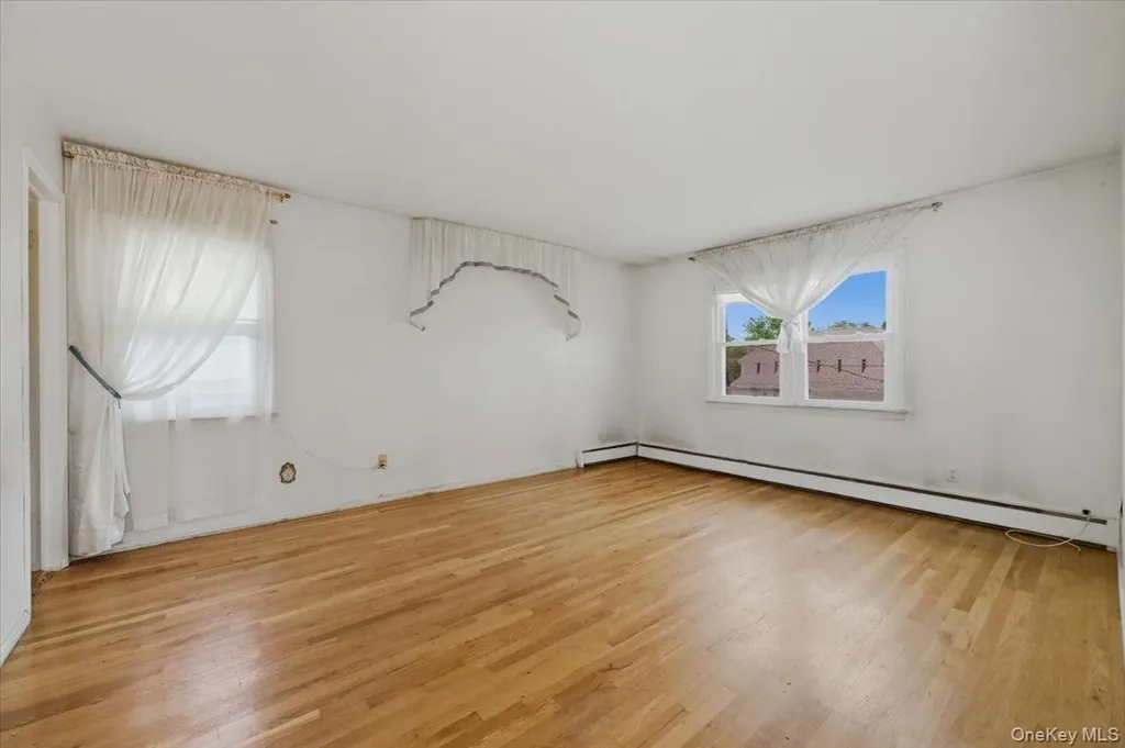 10 Gate Lane West Islip NY 11795