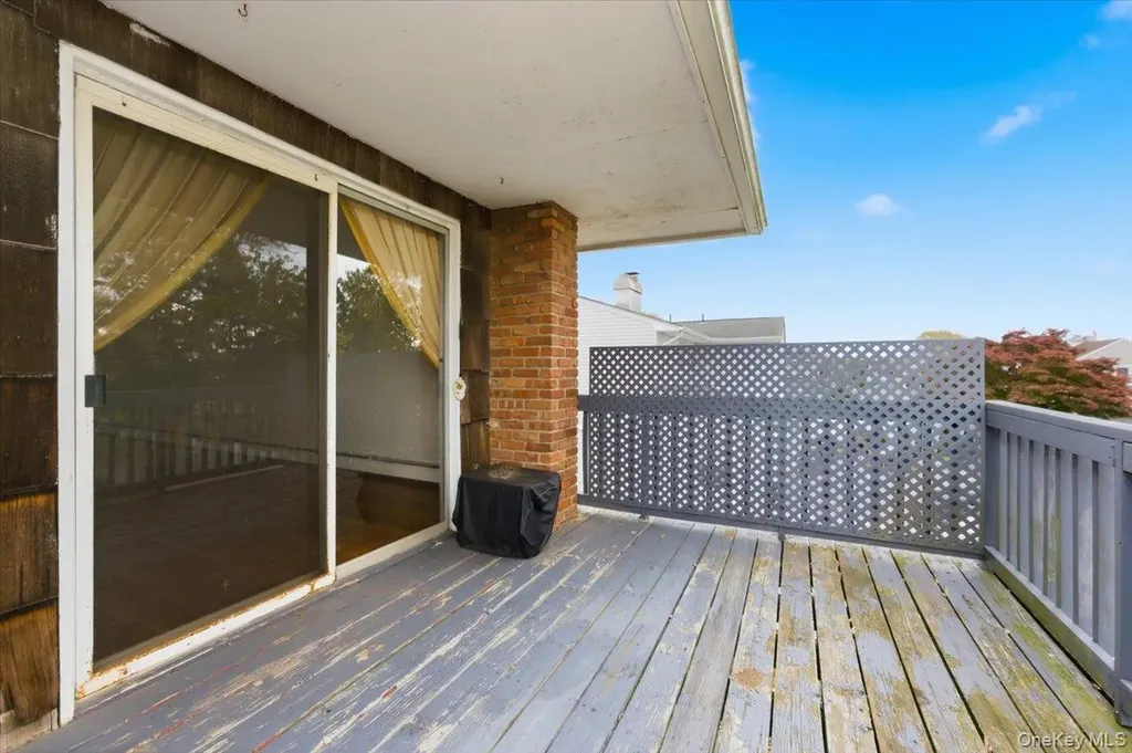 10 Gate Lane West Islip NY 11795