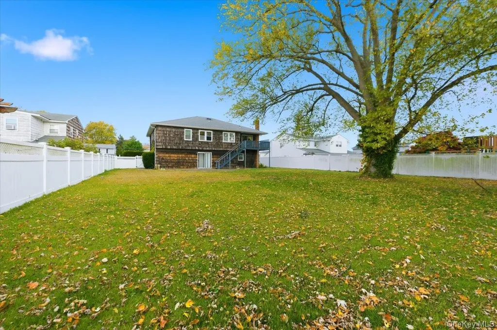 10 Gate Lane West Islip NY 11795