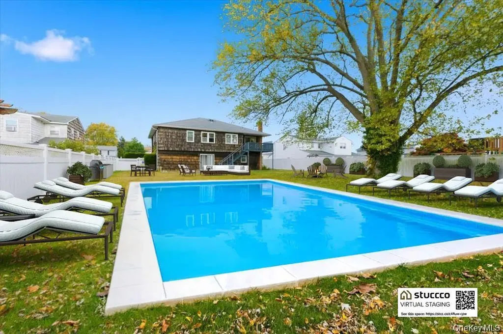 10 Gate Lane West Islip NY 11795