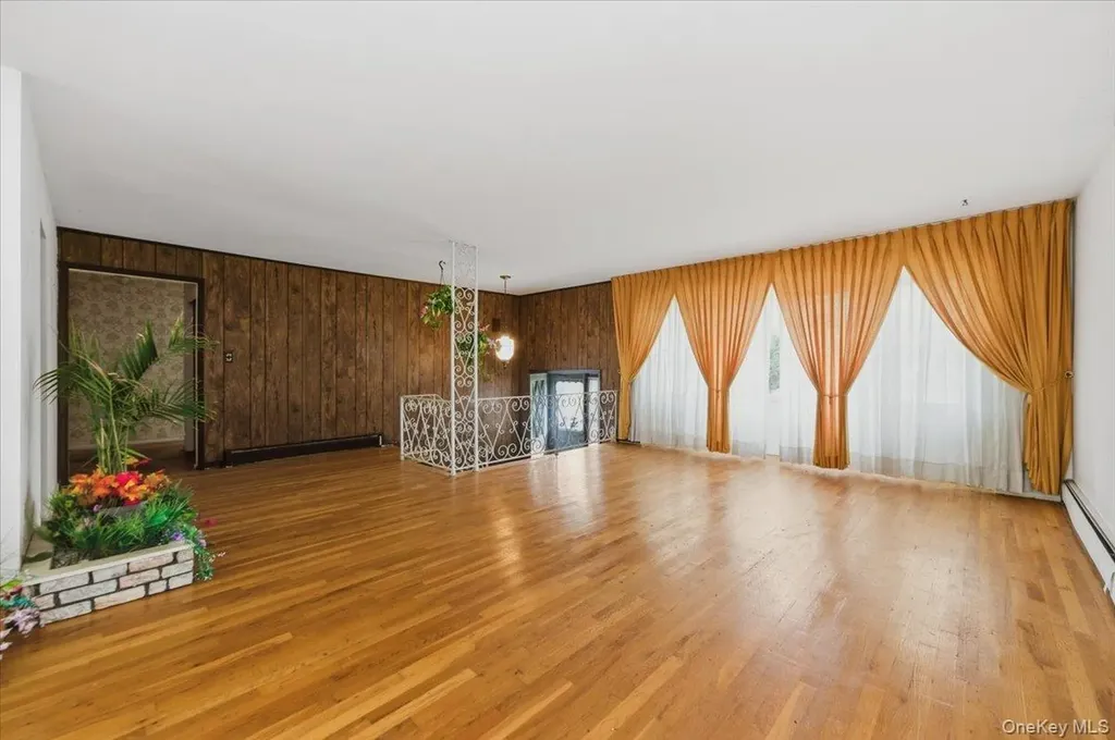 10 Gate Lane West Islip NY 11795