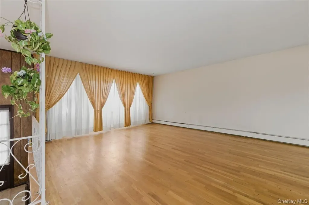 10 Gate Lane West Islip NY 11795