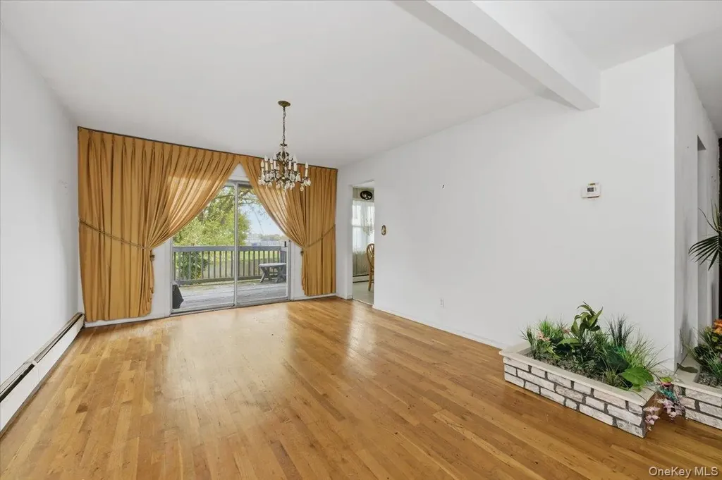 10 Gate Lane West Islip NY 11795