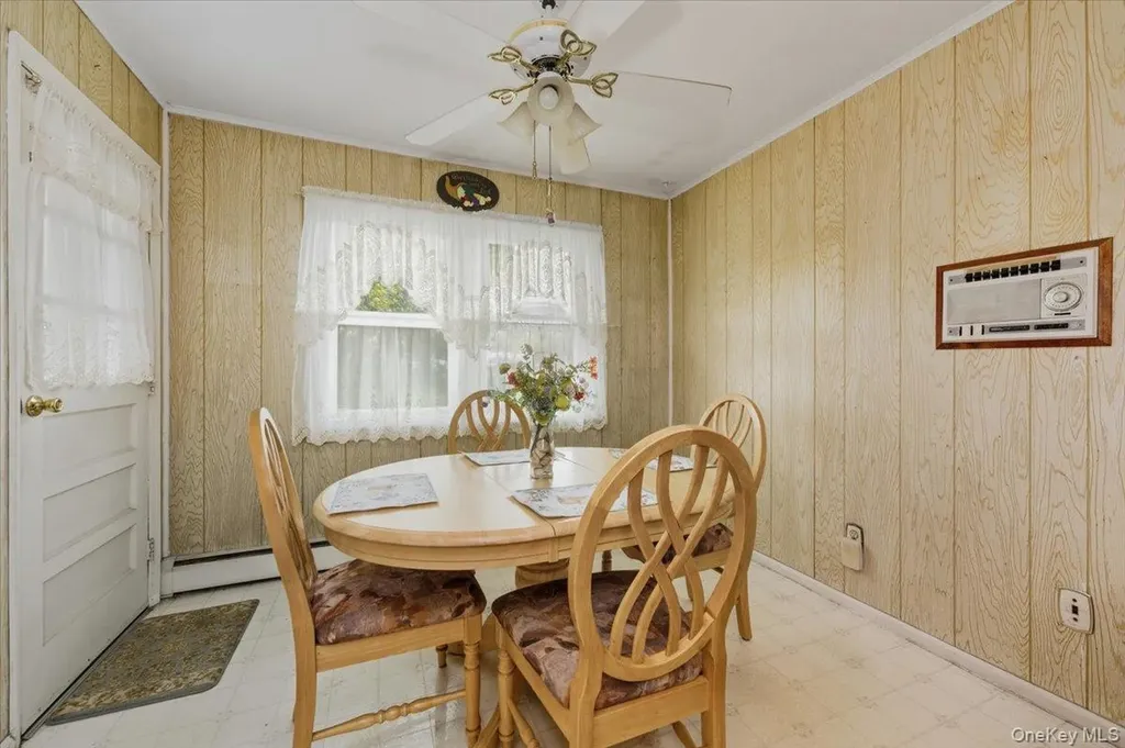 10 Gate Lane West Islip NY 11795