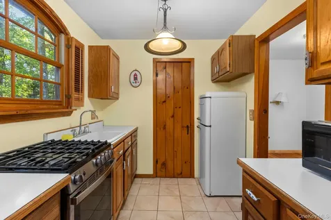 35 Candle Hill Road New Fairfield CT 06812