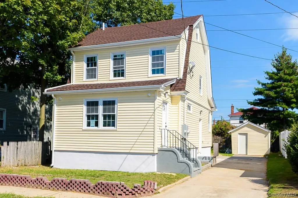 129 Cochran Place Valley Stream NY 11581