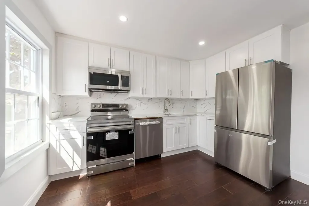 129 Cochran Place Valley Stream NY 11581