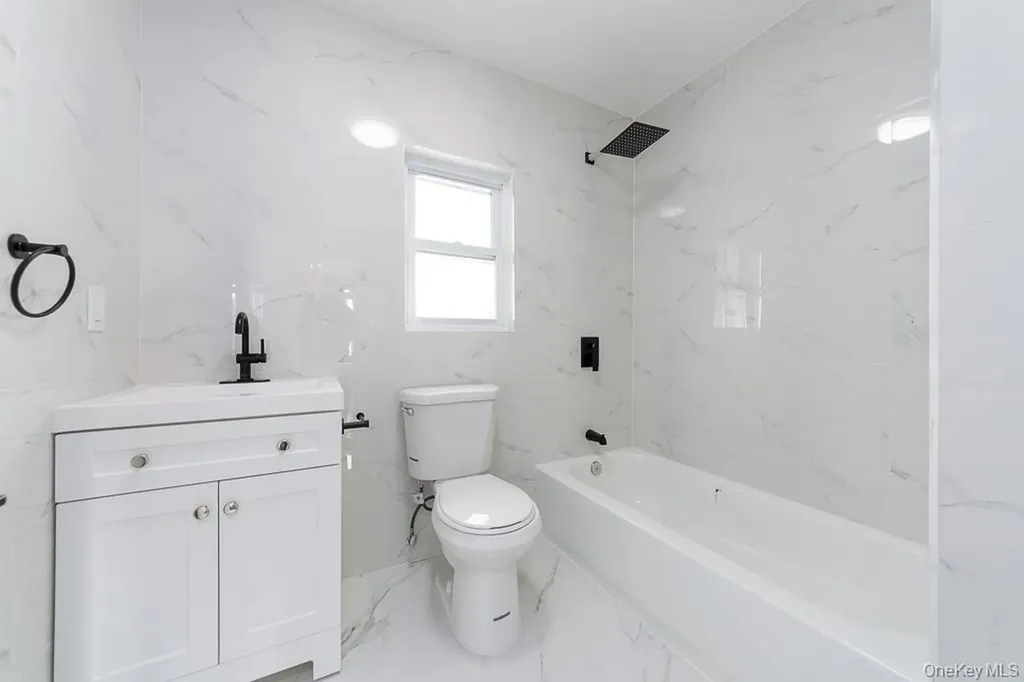 129 Cochran Place Valley Stream NY 11581