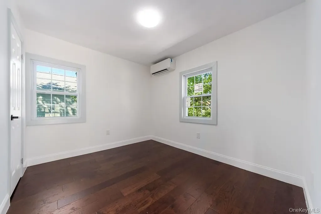 129 Cochran Place Valley Stream NY 11581