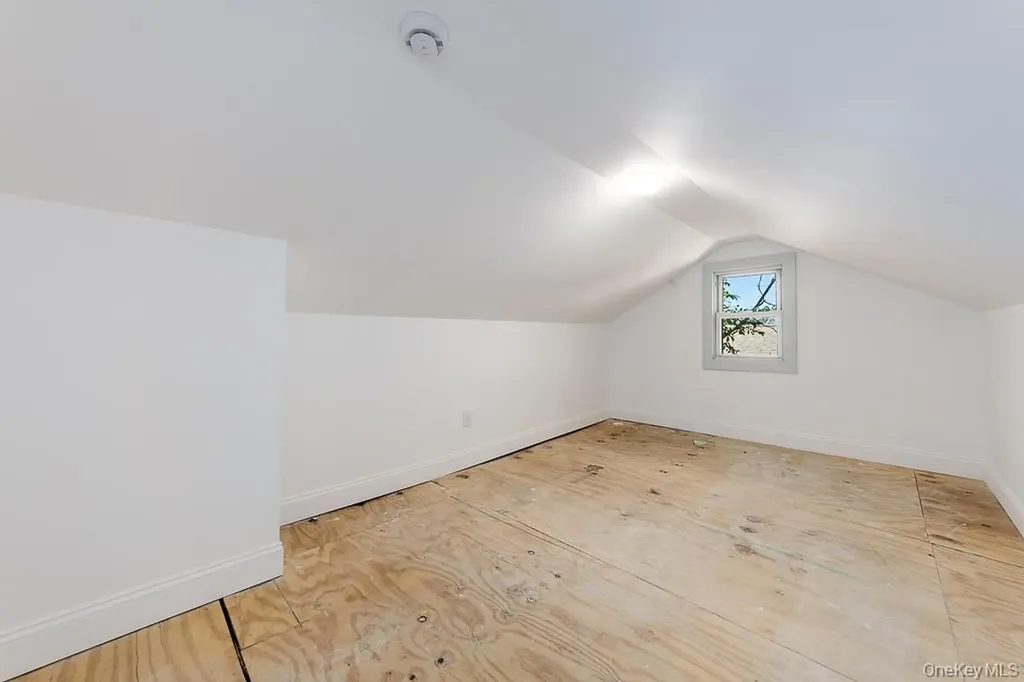 129 Cochran Place Valley Stream NY 11581