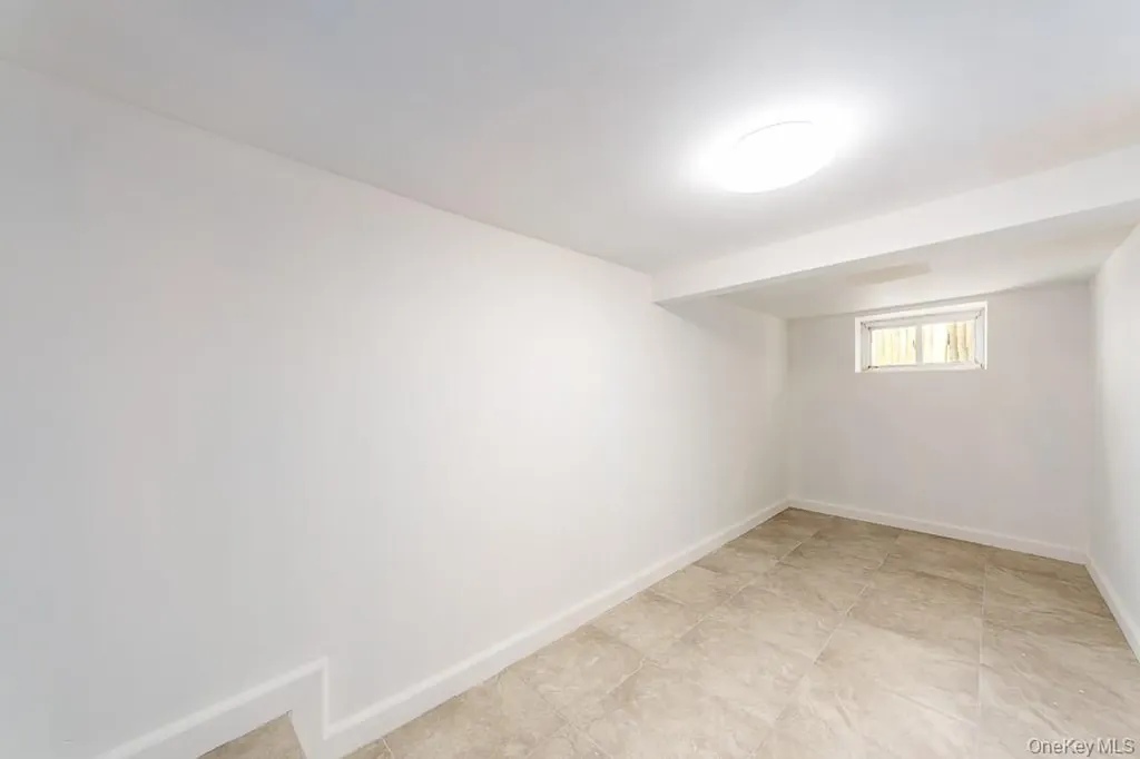 129 Cochran Place Valley Stream NY 11581
