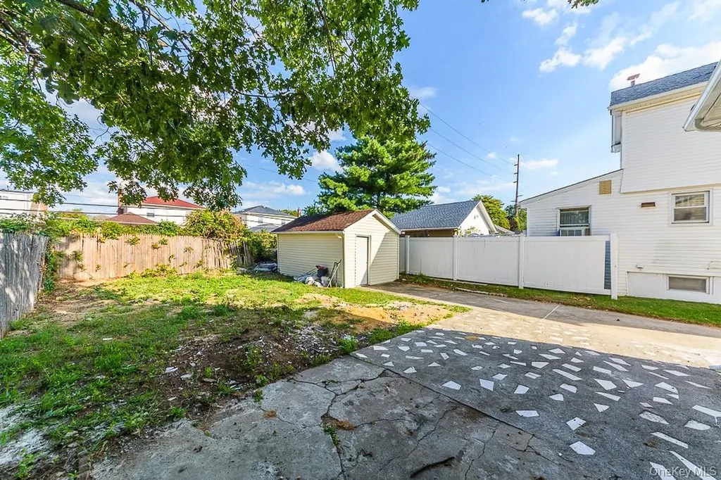 129 Cochran Place Valley Stream NY 11581