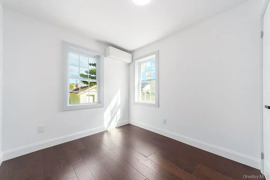 129 Cochran Place Valley Stream NY 11581