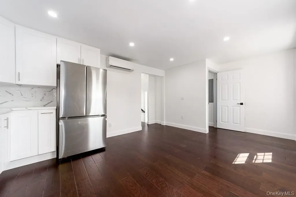 129 Cochran Place Valley Stream NY 11581