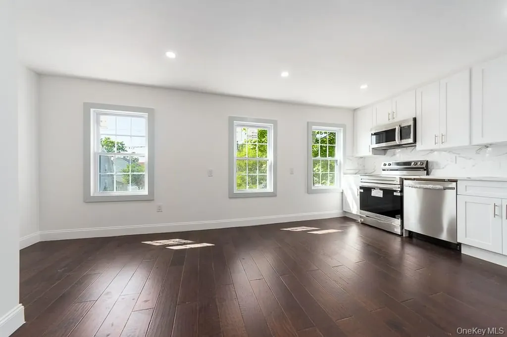 129 Cochran Place Valley Stream NY 11581