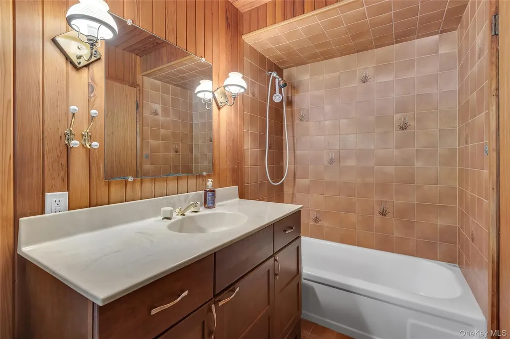 6 Roxbury Drive Commack NY 11725