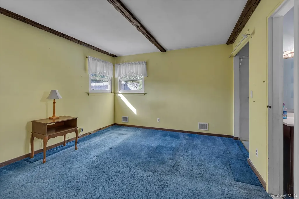 6 Roxbury Drive Commack NY 11725