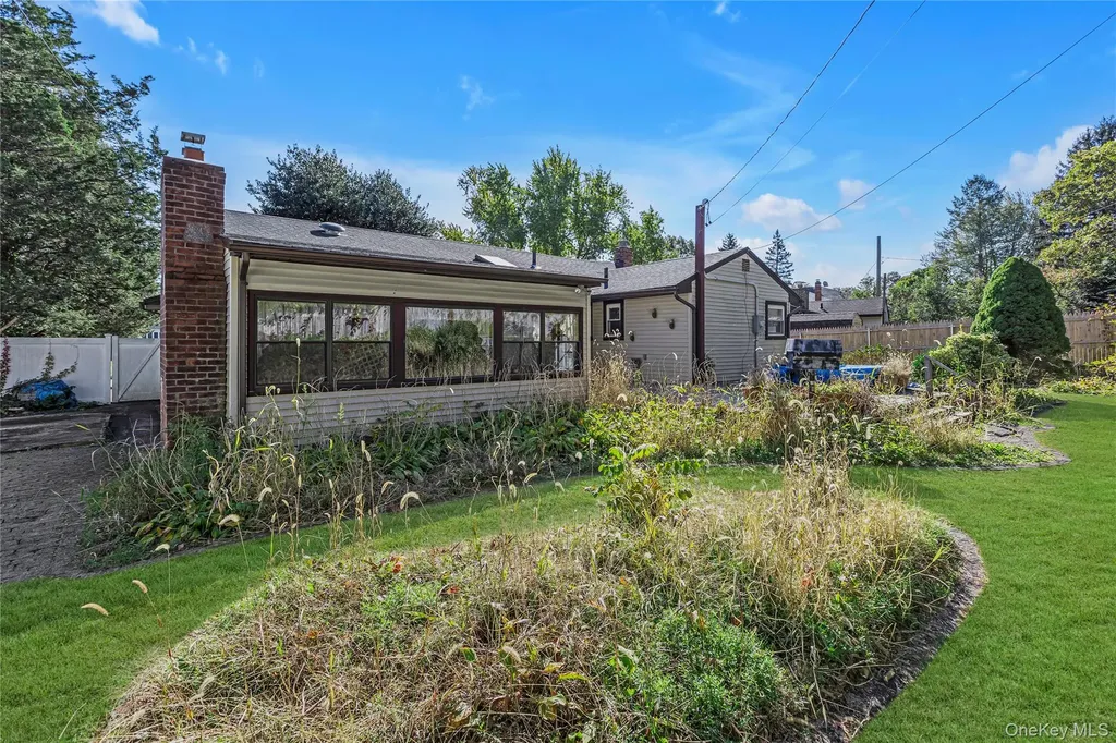 6 Roxbury Drive Commack NY 11725