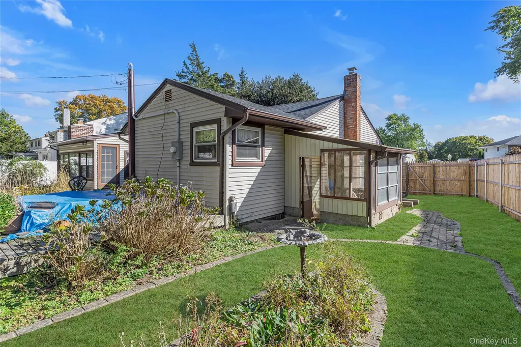 6 Roxbury Drive Commack NY 11725