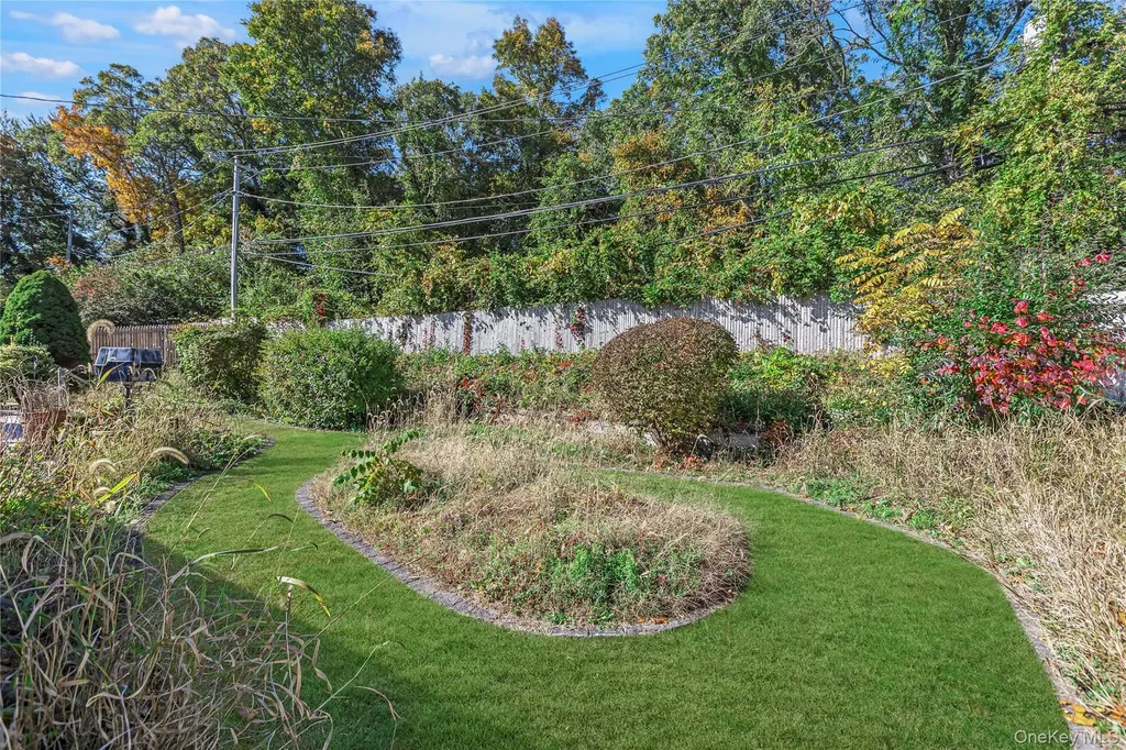 6 Roxbury Drive Commack NY 11725
