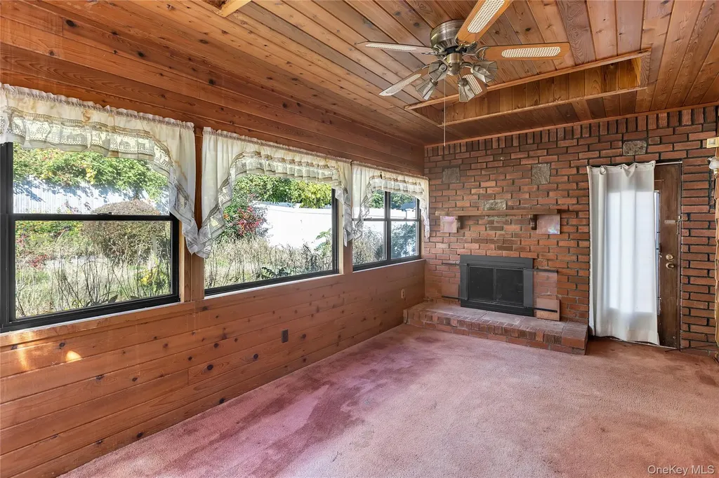 6 Roxbury Drive Commack NY 11725