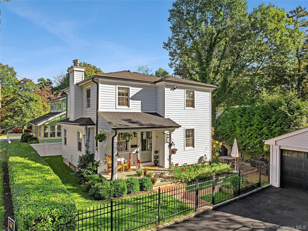 71 15th Avenue Sea Cliff NY 11579