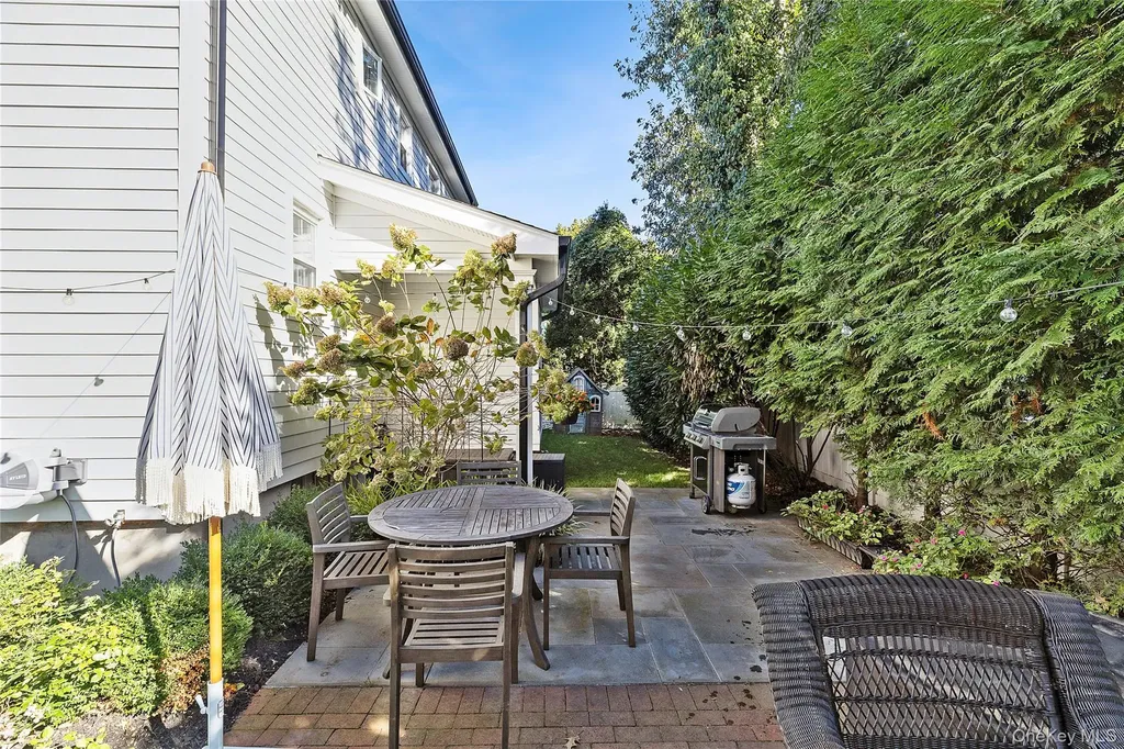 71 15th Avenue Sea Cliff NY 11579