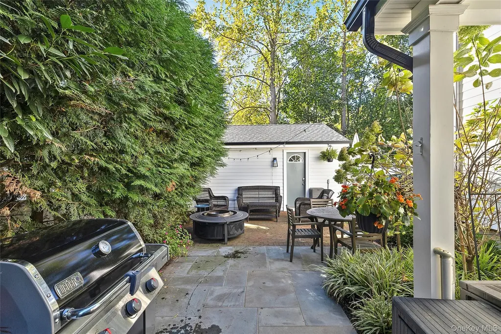 71 15th Avenue Sea Cliff NY 11579