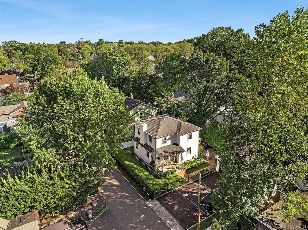 71 15th Avenue Sea Cliff NY 11579