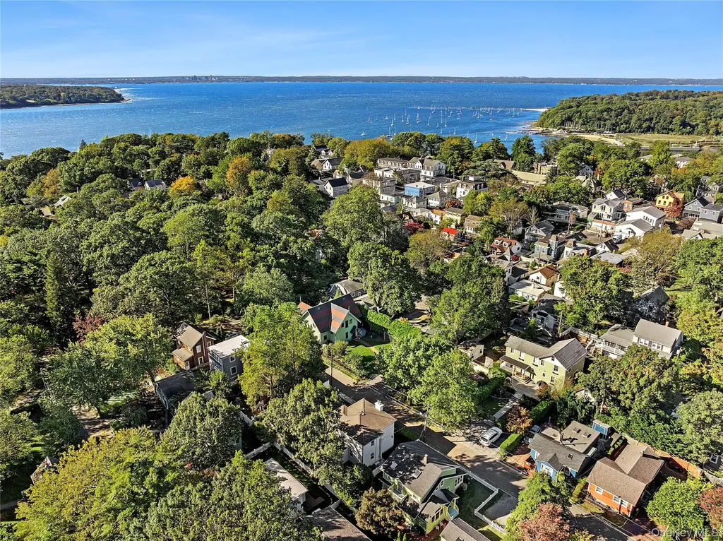 71 15th Avenue Sea Cliff NY 11579