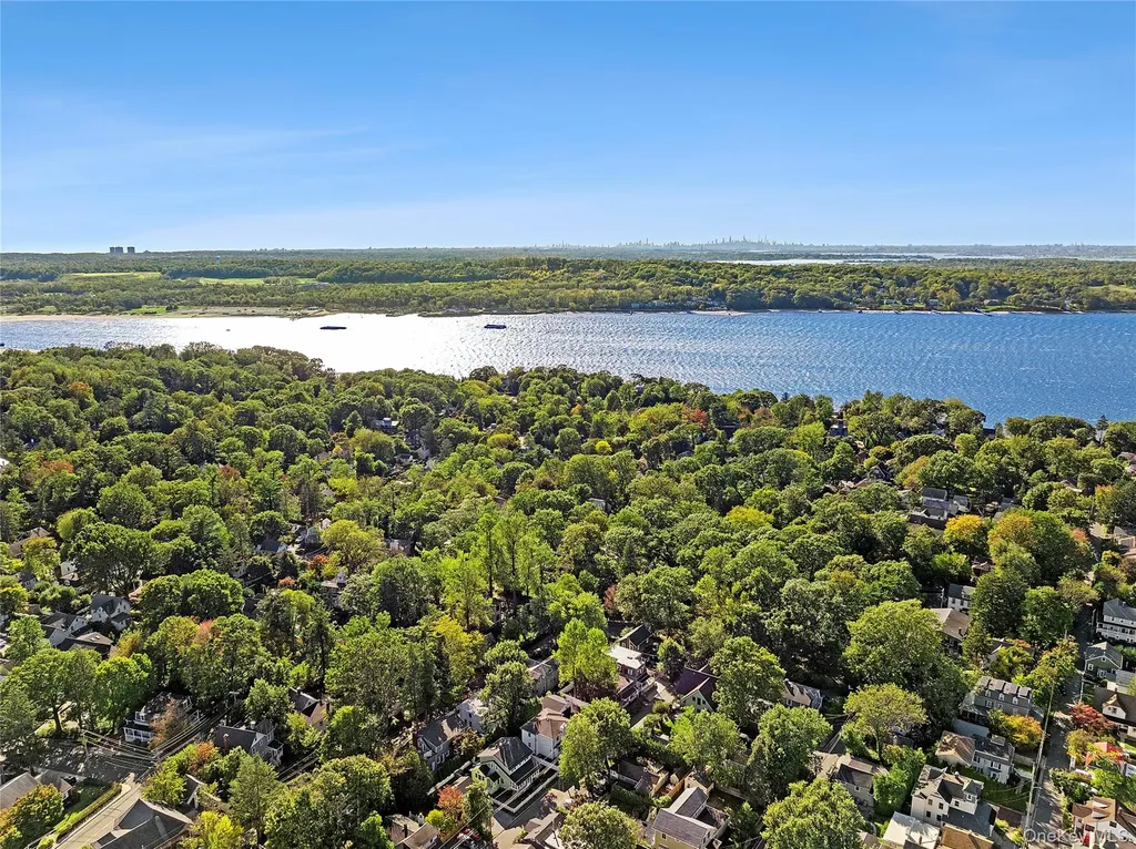 71 15th Avenue Sea Cliff NY 11579